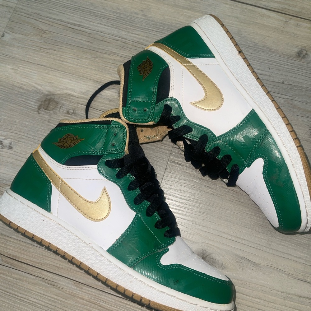 Air Jordan retro 1 high OG celtics (used) 6.5